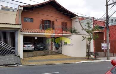 Imagem: A casa possui 3 Dormitórios, 3 Banheiros, 4 Vagas na garagem