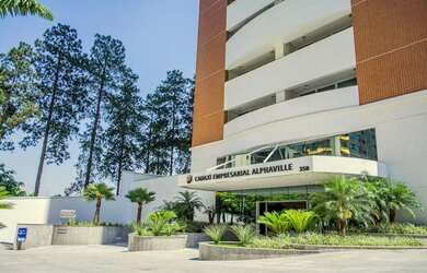 Imagem: O depósito possui 3 Vagas na garagem, 126m² de Área e está