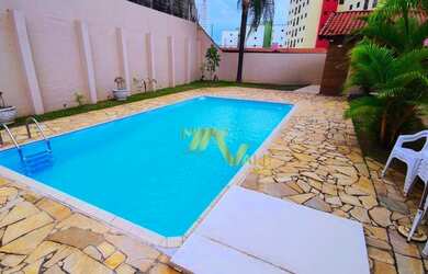 Imagem: A casa possui 3 Dormitórios, 3 Banheiros, 2 Vagas na garagem