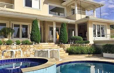 Imagem: A casa em condomínio possui 4 Dormitórios, 5 Banheiros, 5