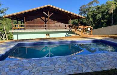 Imagem: A fazenda possui 3.000m² de Área e está localizado em Mairinque