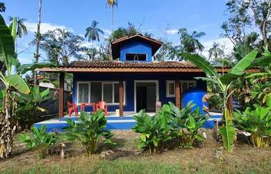 Imagem: A casa possui 2 Dormitórios, 3 Banheiros, 4 Vagas na garagem