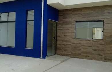 Imagem: A casa possui 3 Dormitórios, 1 Banheiro, 2 Vagas na garagem