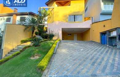 Imagem: A casa em condomínio possui 3 Dormitórios, 1 Banheiro, 4 Vagas