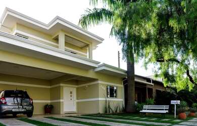 Imagem: A casa em condomínio possui 3 Dormitórios, 3 Banheiros, 4