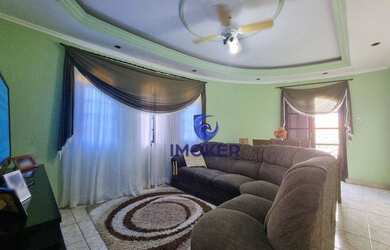 Imagem: A casa possui 5 Dormitórios, 3 Banheiros, 2 Vagas na garagem