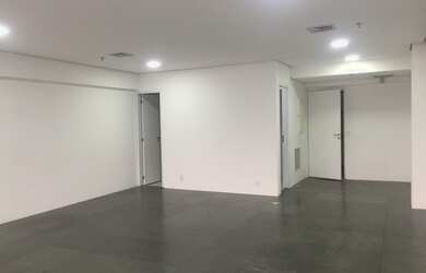 Imagem: O depósito possui 1 Vaga na garagem e 63m² de Área e está