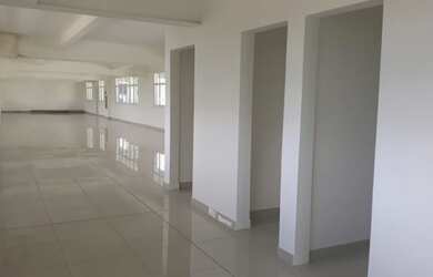 Imagem: O depósito possui 5 Vagas na garagem, 257m² de Área e está