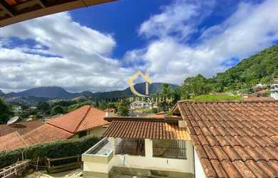 Imagem: A casa possui 5 Dormitórios, 5 Banheiros, 3 Vagas na garagem