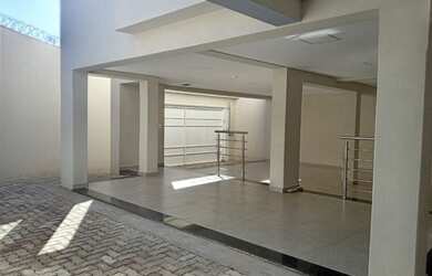 Imagem: O apartamento possui 2 Dormitórios, 1 Banheiro, 2 Vagas na