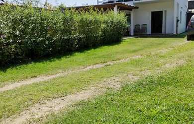 Imagem: A casa possui 4 Dormitórios, 2 Banheiros, 4 Vagas na garagem