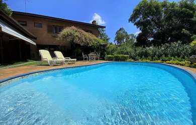 Imagem: A casa em condomínio possui 4 Dormitórios, 5 Banheiros, 4