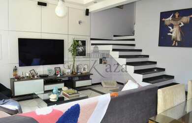 Imagem: A casa em condomínio possui 2 Dormitórios, 3 Banheiros, 2