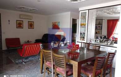 Imagem: O apartamento possui 4 Dormitórios, 5 Banheiros, 3 Vagas na