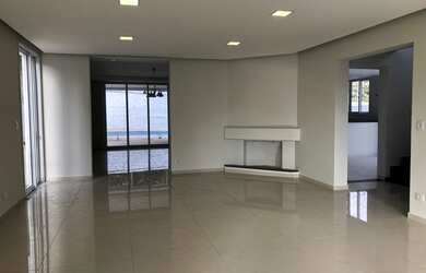 Imagem: A casa possui 4 Dormitórios, 5 Banheiros, 5 Vagas na garagem