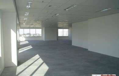 Imagem: O depósito possui 5 Vagas na garagem, 247m² de Área e está