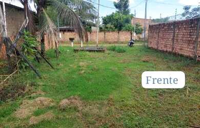 Imagem: A casa possui 2 Dormitórios e 2 Banheiros e está localizado