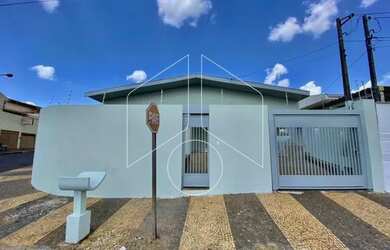 Imagem: A casa possui 3 Dormitórios, 2 Banheiros, 4 Vagas na garagem