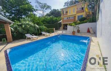 Imagem: A casa em condomínio possui 4 Dormitórios, 5 Banheiros, 212m²