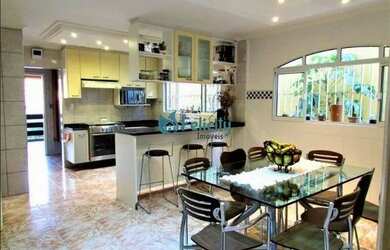 Imagem: A casa possui 3 Dormitórios, 5 Banheiros, 5 Vagas na garagem