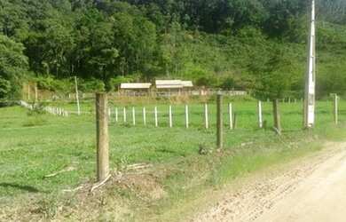 Imagem: A chácara possui 88.000m² de Área, Piscina e está localizado