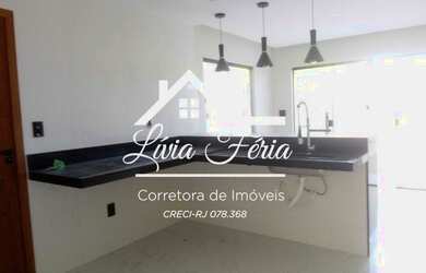 Imagem: A casa possui 3 Dormitórios, 3 Banheiros, 2 Vagas na garagem