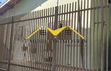 Imagem: A casa possui 2 Dormitórios, 1 Banheiro, 2 Vagas na garagem