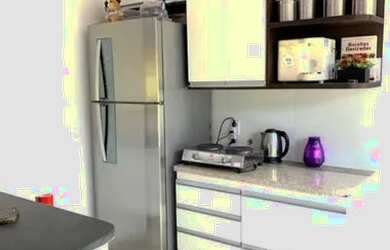 Imagem: A casa e possui 2 Dormitórios, Suítes, 1 Banheiro, 2 Vagas