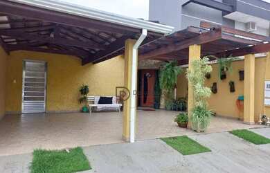 Imagem: A casa em condomínio possui 2 Dormitórios, 1 Banheiro, 3 Vagas