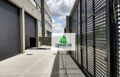 Imagem: O depósito possui 4 Vagas na garagem, 727m² de Área e está