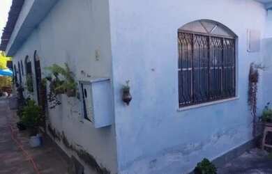 Imagem: A casa possui 3 Dormitórios, 2 Banheiros, 1 Vaga na garagem