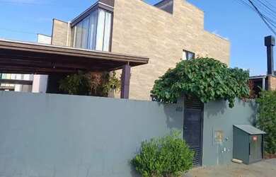 Imagem: A casa possui 3 Dormitórios, 115m² de Área e está localizado