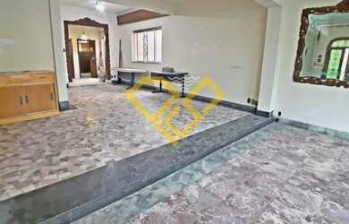 Imagem: A casa possui 3 Dormitórios, 2 Banheiros, 4 Vagas na garagem