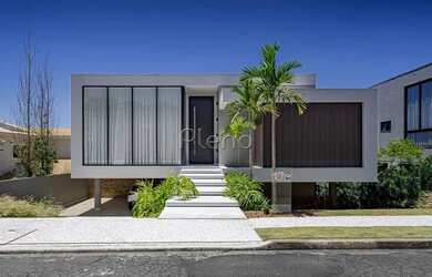 Imagem: A casa possui 4 Dormitórios, 3 Banheiros, 3 Vagas na garagem