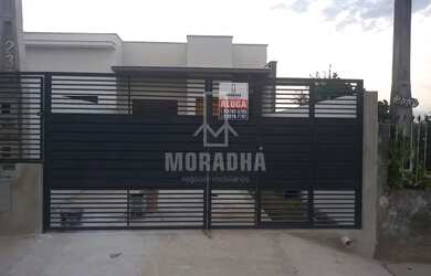 Imagem: A casa possui 2 Dormitórios, 2 Banheiros, 2 Vagas na garagem