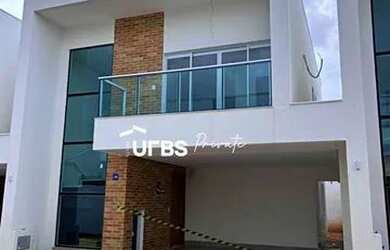 Imagem: A casa possui 3 Dormitórios, 4 Banheiros, 2 Vagas na garagem