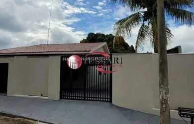 Imagem: A casa possui 3 Dormitórios, 3 Banheiros, 4 Vagas na garagem