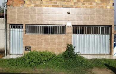 Imagem: A casa possui 2 Dormitórios, 2 Banheiros, 1 Vaga na garagem