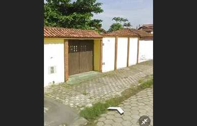 Imagem: A casa possui 2 Dormitórios, 2 Banheiros, 4 Vagas na garagem