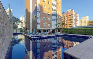 Imagem: O apartamento possui 2 Dormitórios, 2 Banheiros, 2 Vagas na