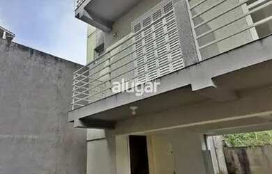 Imagem: A casa possui 2 Dormitórios, 1 Banheiro, 2 Vagas na garagem