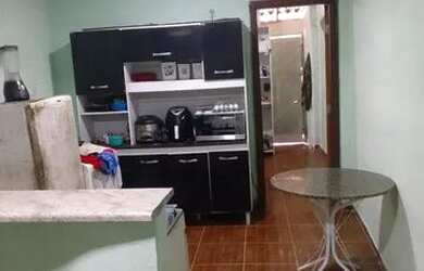 Imagem: A casa possui 1 Dormitório, 1 Banheiro e está localizado