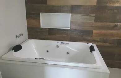 Imagem 10: Casa de condomínio para venda possui 410 metros quadrados com 4 quartos