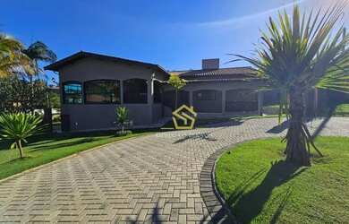 Imagem: A casa em condomínio possui 5 Dormitórios, 5 Banheiros, 3