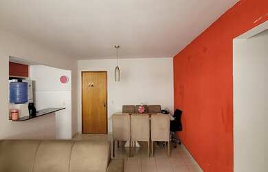 Imagem: O apartamento possui 2 Dormitórios, 1 Banheiro, 1 Vaga na garagem