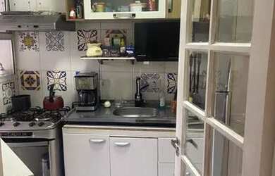 Imagem: O apartamento possui 2 Dormitórios, 1 Banheiro, 1 Vaga na garagem