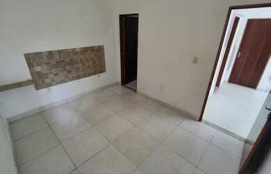 Imagem: A casa possui 3 Dormitórios, 2 Banheiros, 3 Vagas na garagem