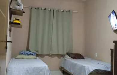 Imagem: A casa possui 3 Dormitórios, 2 Banheiros, 2 Vagas na garagem