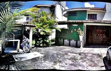 Imagem: A casa possui 4 Dormitórios, 3 Banheiros, 2 Vagas na garagem