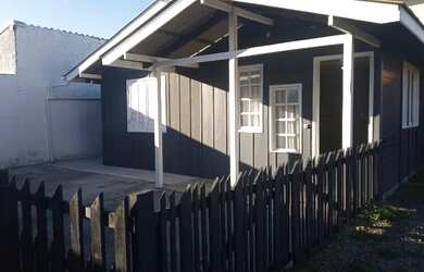 Imagem: A casa possui 2 Dormitórios, 1 Banheiro, 1 Vaga na garagem